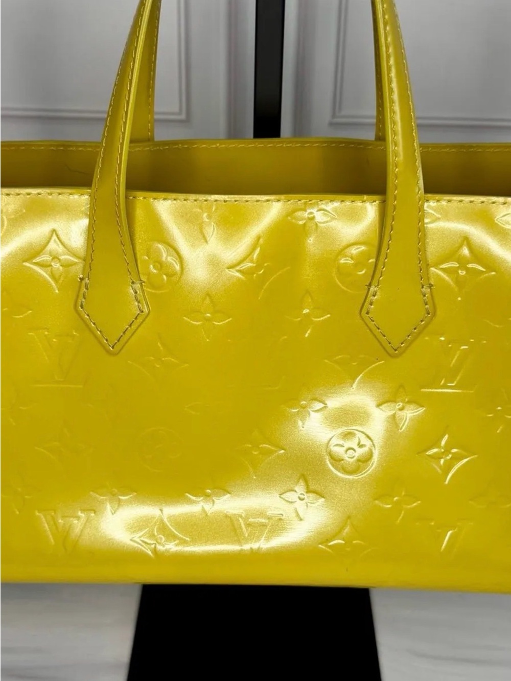 Louis Vuitton Vernis Wilshire PM | Yellow Patent Leather Handbag | Full Set - Picture 4 of 9